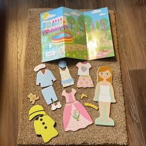 Floss & Rock Magnetic Dress up Wooden Doll (Elsie)